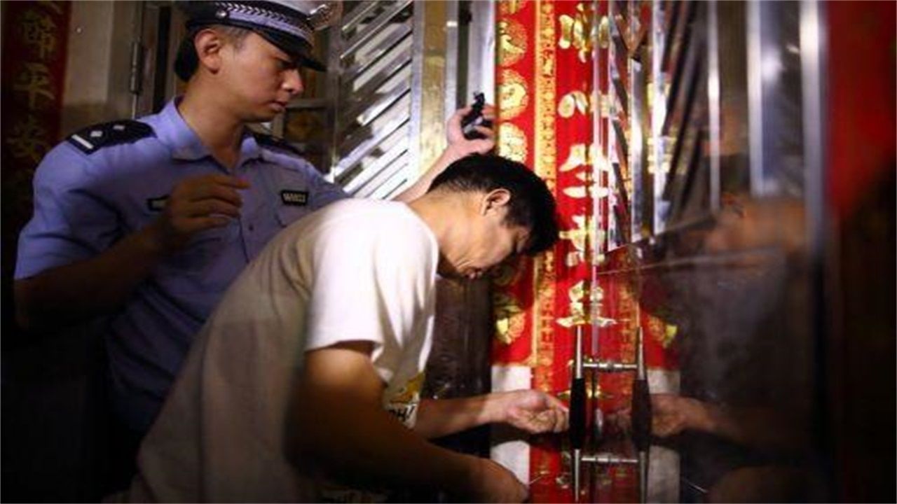 张掖地区请开锁师傅开了锁后，师傅为什么一般都不进门，就算主人请也不进去？